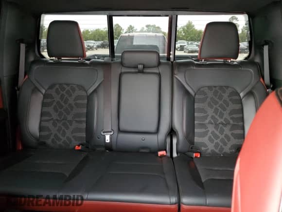 2020 Ram 1500 Rebel z VIN 1C6RRELT2LN303523, wystawiony jako Copart lot #54753485 z przebiegiem 90 533 mil mil oraz Szkoda całkowita • Salvage title. Historia ofert i sprzedaży dostępna na DreamBid. Obrazek 10.