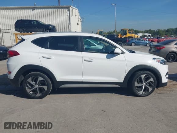 ✅ 2017 Hyundai Tucson Sport • VIN: KM8J33A22HU506975 • Lot: 43233313. Listed on IAAI with 61,552 mi. Free auction sales archive from the USA and detailed vehicle history report at DreamBid. Image 14.