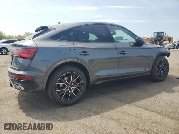 ✅ 2024 Audi SQ5 Sportback Premium Plus • VIN: WA124AFY8R2021013 • Lot: 55237165. Listed on Copart with 4,677 mi. Free auction sales archive from the USA and detailed vehicle history report at DreamBid. Image 3.