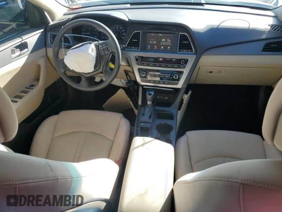 ✅ 2017 Hyundai Sonata SE • VIN: 5NPE24AF2HH479983 • Lot: 67149285. Wystawiony na Copart z przebiegiem 45 000 mil. Bezpłatny archiwum sprzedaży aukcyjnych z USA i szczegółowy raport historii pojazdu na DreamBid. Zdjęcie 8.