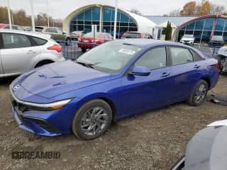 2024 Hyundai Elantra SEL с VIN KMHLM4DG3RU654928, выставлен на аукционе Copart как лот 90008175 с пробегом 23 550 миль миль и Списание • Salvage title. История ставок и продаж доступна на DreamBid. Изображение 1.