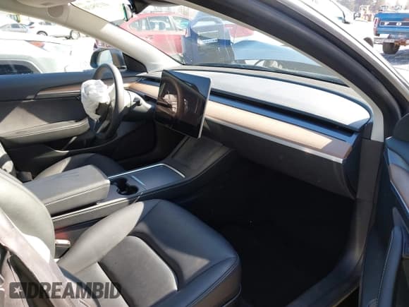✅ 2023 Tesla Model 3 Long Range • VIN: 5YJ3E1EB7PF657274 • Lot: 41735430. Wystawiony na IAAI z przebiegiem 26 116 mil. Bezpłatny archiwum sprzedaży aukcyjnych z USA i szczegółowy raport historii pojazdu na DreamBid. Zdjęcie 5.