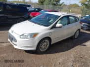 ✅ 2012 Ford Focus Electric • VIN: 1FAHP3R48CL363919 • Lot: 43454988. Wystawiony na IAAI z przebiegiem 58 269 mil. Bezpłatny archiwum sprzedaży aukcyjnych z USA i szczegółowy raport historii pojazdu na DreamBid. Zdjęcie 2.