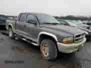 2004 Dodge Dakota SLT z VIN 1D7HG48K64S556101, wystawiony jako Copart lot #83773434 z przebiegiem Nie podano mil oraz Nie do naprawy • Non repairable. Historia ofert i sprzedaży dostępna na DreamBid. Obrazek 4.