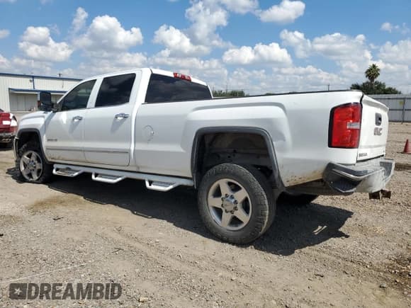 ✅ 2015 GMC Sierra 2500HD SLT • VIN: 1GT12ZE82FF640461 • Лот: 82568115. Опубликован ранее на Copart с пробегом 177 672 миль. Бесплатный доступ к архиву аукционных продаж из США и подробный отчёт об истории автомобиля на DreamBid. Изображение 2.