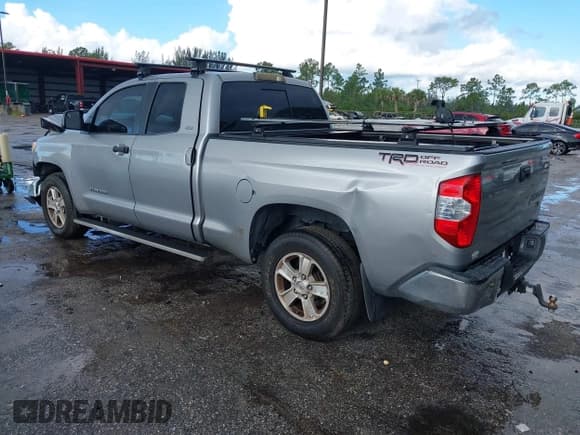 ✅ 2015 Toyota Tundra SR • VIN: 5TFRM5F18FX093942 • Lot: 42969303. Wystawiony na IAAI z przebiegiem 211 396 mil. Bezpłatny archiwum sprzedaży aukcyjnych z USA i szczegółowy raport historii pojazdu na DreamBid. Zdjęcie 3.