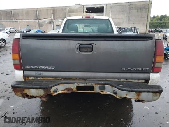 2002 Chevrolet Silverado 1500 z VIN 1GCEC14W12Z185739, wystawiony jako Copart lot #71419234 z przebiegiem 131 034 mil mil oraz Czysty tytuł • Clean title. Historia ofert i sprzedaży dostępna na DreamBid. Obrazek 6.