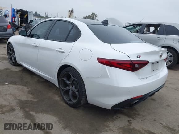 ✅ 2018 Alfa Romeo Giulia Ti Sport • VIN: ZARFAEEN8J7596983 • Лот: 42288356. Опубликован ранее на IAAI с пробегом 78 696 миль. Бесплатный доступ к архиву аукционных продаж из США и подробный отчёт об истории автомобиля на DreamBid. Изображение 3.
