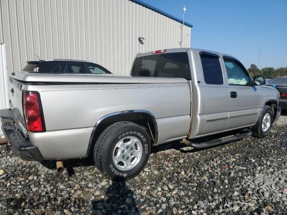 ✅ 2004 Chevrolet Silverado 1500 LS • VIN: 2GCEC19T741179342 • Лот: 77399084. Опубликован ранее на Copart с пробегом 204 119 миль. Бесплатный доступ к архиву аукционных продаж из США и подробный отчёт об истории автомобиля на DreamBid. Изображение 3.