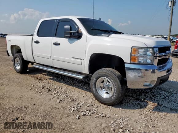 ✅ 2008 Chevrolet Silverado 2500HD LTZ • VIN: 1GCHK23648F110776 • Lot: 70132475. Wystawiony na Copart z przebiegiem 129 648 mil. Bezpłatny archiwum sprzedaży aukcyjnych z USA i szczegółowy raport historii pojazdu na DreamBid. Zdjęcie 4.