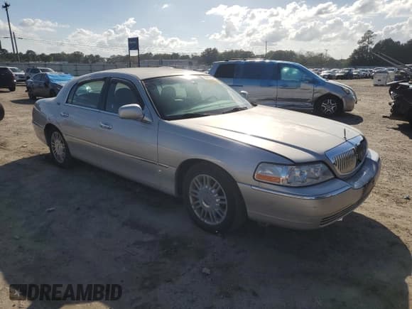 ✅ 2008 Lincoln Town Car Limited • VIN: 2LNHM82W78X645471 • Lot: 85371405. Wystawiony na Copart z przebiegiem 113 689 mil. Bezpłatny archiwum sprzedaży aukcyjnych z USA i szczegółowy raport historii pojazdu na DreamBid. Zdjęcie 4.