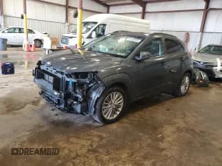 ✅ 2021 Hyundai Kona SEL • VIN: KM8K2CAA0MU677023 • Лот: 61488865. Опубликован ранее на Copart с пробегом 31 013 миль. Бесплатный доступ к архиву аукционных продаж из США и подробный отчёт об истории автомобиля на DreamBid. Изображение 1.