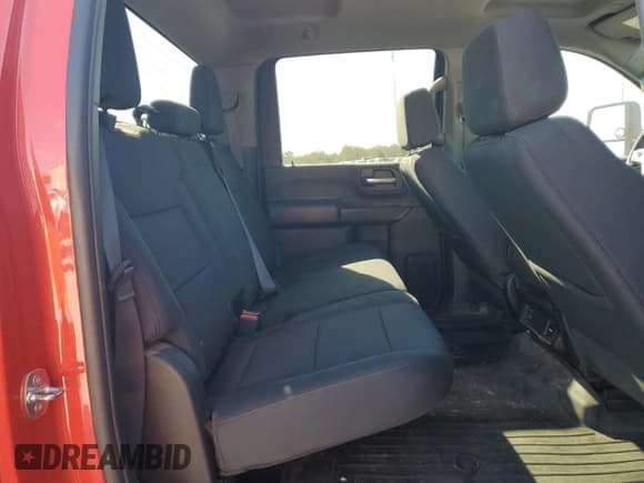 ✅ 2024 Chevrolet Silverado 2500HD Custom • VIN: 2GC4YME75R1114388 • Lot: 85753175. Wystawiony na Copart z przebiegiem 58 666 mil. Bezpłatny archiwum sprzedaży aukcyjnych z USA i szczegółowy raport historii pojazdu na DreamBid. Zdjęcie 10.