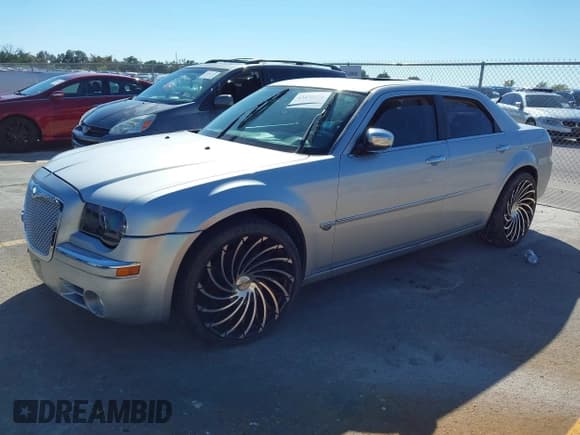 ✅ 2006 Chrysler 300 C • VIN: 2C3KA63HX6H396635 • Лот: 43472271. Опубликован ранее на IAAI с пробегом 169 581 миль. Бесплатный доступ к архиву аукционных продаж из США и подробный отчёт об истории автомобиля на DreamBid. Изображение 2.