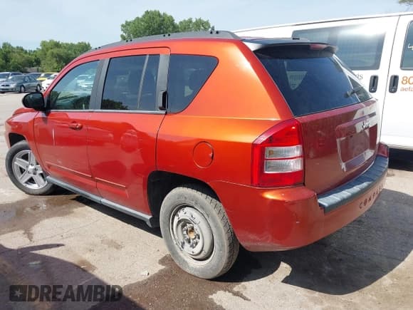 ✅ 2010 Jeep Compass Sport • VIN: 1J4NT4FBXAD611882 • Lot: 42860997. Wystawiony na IAAI z przebiegiem 118 951 mil. Bezpłatny archiwum sprzedaży aukcyjnych z USA i szczegółowy raport historii pojazdu na DreamBid. Zdjęcie 3.