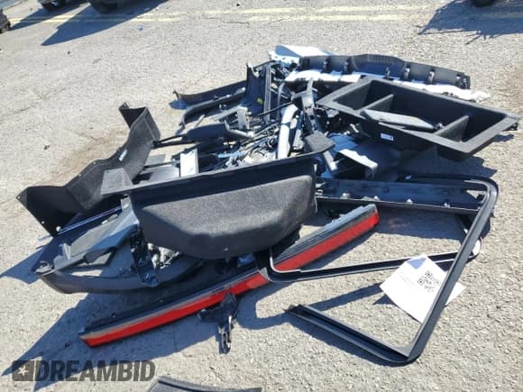 ✅ 2024 Rivian R1S Adventure • VIN: 7PDSGBBA4RN036045 • Lot: 74982414. Listed on Copart with 9,256 mi. Free auction sales archive from the USA and detailed vehicle history report at DreamBid. Image 13.