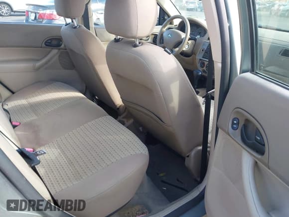 ✅ 2005 Ford Focus SE • VIN: 1FAHP36N65W151003 • Lot: 43624338. Wystawiony na IAAI z przebiegiem 150 971 mil. Bezpłatny archiwum sprzedaży aukcyjnych z USA i szczegółowy raport historii pojazdu na DreamBid. Zdjęcie 8.