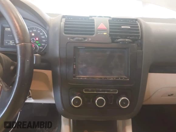 ✅ 2010 Volkswagen Jetta SE • VIN: 3VWRX7AJ2AM047366 • Lot: 42978657. Listed on IAAI with 177,501 mi. Free auction sales archive from the USA and detailed vehicle history report at DreamBid. Image 16.