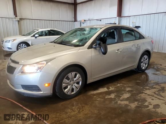 ✅ 2014 Chevrolet Cruze LS • VIN: 1G1PA5SG6E7230085 • Lot: 90124465. Listed on Copart with 104,605 mi. Free auction sales archive from the USA and detailed vehicle history report at DreamBid. Image 1.