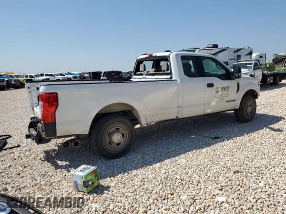 ✅ 2022 Ford F-350 XL • VIN: 1FT8X3AT8NEE36663 • Lot: 66302184. Wystawiony na Copart z przebiegiem 31 847 mil. Bezpłatny archiwum sprzedaży aukcyjnych z USA i szczegółowy raport historii pojazdu na DreamBid. Zdjęcie 3.