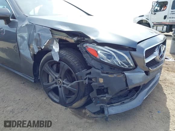 ✅ 2018 Mercedes-Benz E 400 • VIN: WDD1J6FBXJF023366 • Lot: 42040972. Wystawiony na IAAI z przebiegiem Nie podano. Bezpłatny archiwum sprzedaży aukcyjnych z USA i szczegółowy raport historii pojazdu na DreamBid. Zdjęcie 6.