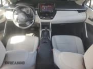 ✅ 2022 Toyota Corolla Cross L • VIN: 7MUAAAAG4NV033838 • Lot: 84466395. Wystawiony na Copart z przebiegiem 38 590 mil. Bezpłatny archiwum sprzedaży aukcyjnych z USA i szczegółowy raport historii pojazdu na DreamBid. Zdjęcie 8.