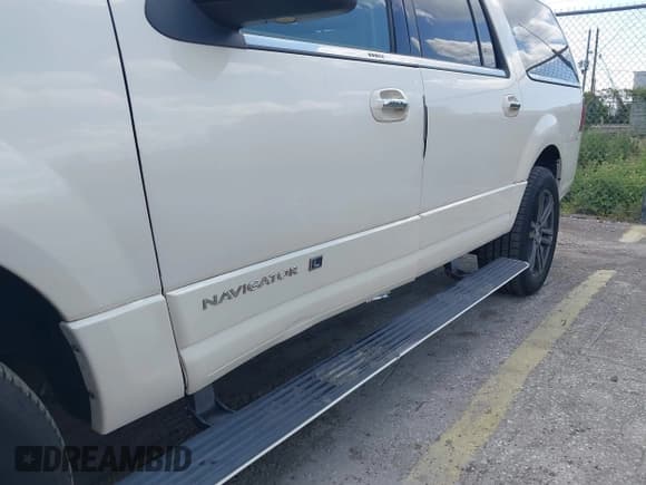 ✅ 2008 Lincoln Navigator • VIN: 5LMFL28558LJ15788 • Lot: 43234805. Wystawiony na IAAI z przebiegiem 163 476 mil. Bezpłatny archiwum sprzedaży aukcyjnych z USA i szczegółowy raport historii pojazdu na DreamBid. Zdjęcie 6.