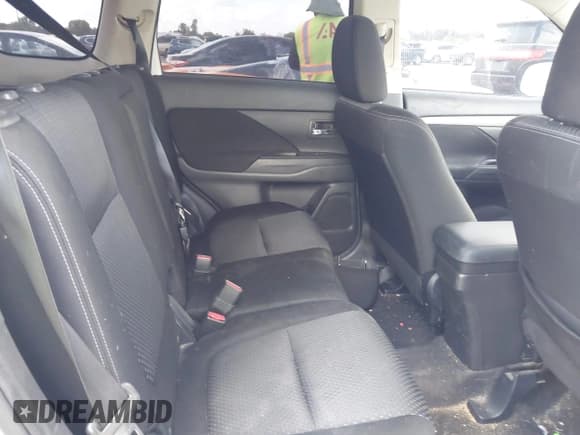 ✅ 2016 Mitsubishi Outlander SE • VIN: JA4AD3A35GZ003401 • Lot: 42572194. Wystawiony na IAAI z przebiegiem 78 185 mil. Bezpłatny archiwum sprzedaży aukcyjnych z USA i szczegółowy raport historii pojazdu na DreamBid. Zdjęcie 8.