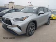 ✅ 2024 Toyota Highlander Hybrid XLE • VIN: 5TDKBRCH1RS607561 • Lot: 41483906. Wystawiony na IAAI z przebiegiem 26 158 mil. Bezpłatny archiwum sprzedaży aukcyjnych z USA i szczegółowy raport historii pojazdu na DreamBid. Zdjęcie 2.