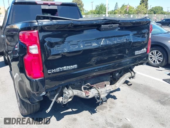✅ 2019 Chevrolet Silverado 1500 High Country • VIN: 3GCPWFED0KG128202 • Lot: 42626791. Wystawiony na IAAI z przebiegiem 132 247 mil. Bezpłatny archiwum sprzedaży aukcyjnych z USA i szczegółowy raport historii pojazdu na DreamBid. Zdjęcie 6.