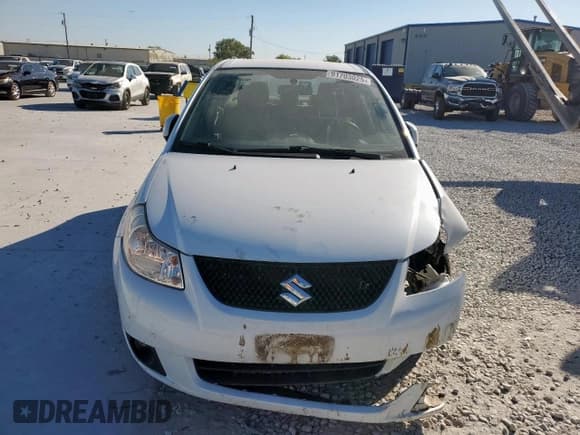 ✅ 2012 Suzuki SX4 LE • VIN: JS2YC5A37C6303297 • Lot: 91703025. Wystawiony na Copart z przebiegiem 113 870 mil. Bezpłatny archiwum sprzedaży aukcyjnych z USA i szczegółowy raport historii pojazdu na DreamBid. Zdjęcie 5.