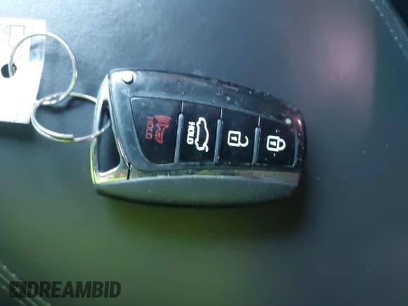 ✅ 2016 Hyundai Azera • VIN: KMHFG4JG3GA509539 • Lot: 42988761. Wystawiony na IAAI z przebiegiem 170 018 mil. Bezpłatny archiwum sprzedaży aukcyjnych z USA i szczegółowy raport historii pojazdu na DreamBid. Zdjęcie 11.