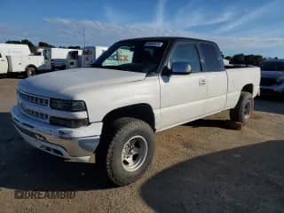 1999 Chevrolet Silverado 2500 LS z VIN 1GCGK29UXXZ180958, wystawiony jako Copart lot #69685574 z przebiegiem 210 771 mil mil oraz Szkoda całkowita • Salvage title. Historia ofert i sprzedaży dostępna na DreamBid. Obrazek 1.