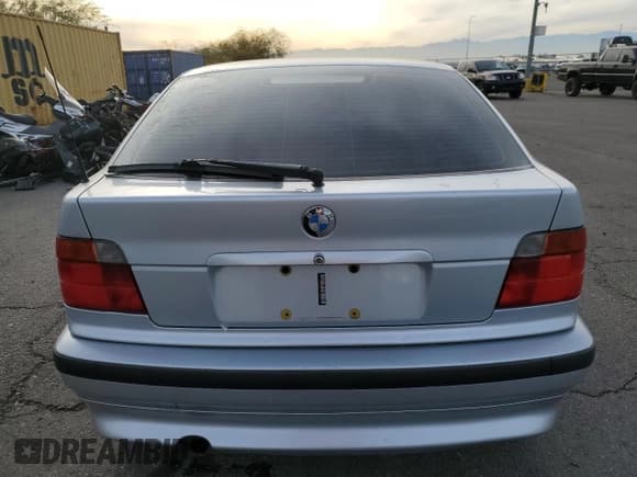 ✅ 1998 BMW 3 Series 318ti • VIN: WBACG7323WKC30210 • Лот: 84531834. Опубликован ранее на Copart с пробегом 203 872 миль. Бесплатный доступ к архиву аукционных продаж из США и подробный отчёт об истории автомобиля на DreamBid. Изображение 6.