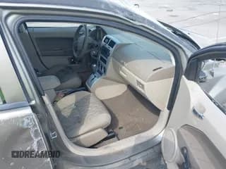 ✅ 2008 Dodge Caliber SE • VIN: 1B3HB28B08D704266 • Lot: 43183692. Wystawiony na IAAI z przebiegiem 139 653 mil. Bezpłatny archiwum sprzedaży aukcyjnych z USA i szczegółowy raport historii pojazdu na DreamBid. Zdjęcie 5.