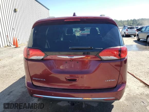 ✅ 2018 Chrysler Pacifica Limited • VIN: 2C4RC1GG3JR141353 • Lot: 86873185. Listed on Copart with 134,815 mi. Free auction sales archive from the USA and detailed vehicle history report at DreamBid. Image 6.