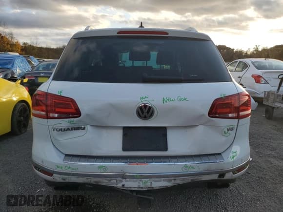 ✅ 2017 Volkswagen Touareg Executive • VIN: WVGGF7BP6HD004649 • Lot: 78173254. Wystawiony na Copart z przebiegiem 121 947 mil. Bezpłatny archiwum sprzedaży aukcyjnych z USA i szczegółowy raport historii pojazdu na DreamBid. Zdjęcie 6.