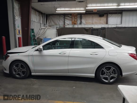✅ 2019 Mercedes-Benz CLA 250 • VIN: WDDSJ4EB2KN744010 • Lot: 43219177. Wystawiony na IAAI z przebiegiem 61 025 mil. Bezpłatny archiwum sprzedaży aukcyjnych z USA i szczegółowy raport historii pojazdu na DreamBid. Zdjęcie 14.