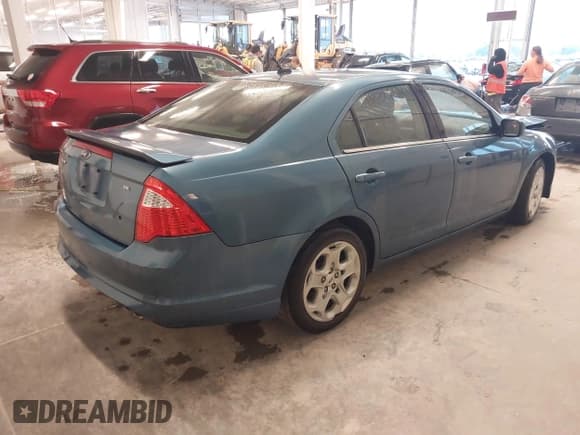 ✅ 2010 Ford Fusion SE • VIN: 3FAHP0HA6AR417044 • Lot: 42129980. Listed on IAAI with 200,595 mi. Free auction sales archive from the USA and detailed vehicle history report at DreamBid. Image 4.