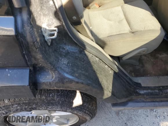 ✅ 2006 Jeep Commander • VIN: 1J8HH48K16C106515 • Lot: 82670514. Listed on Copart with 232,689 mi. Free auction sales archive from the USA and detailed vehicle history report at DreamBid. Image 13.