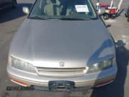 ✅ 1994 Honda Accord EX • VIN: JHMCD5655RC120856 • Lot: 42477329. Wystawiony na IAAI z przebiegiem 258 197 mil. Bezpłatny archiwum sprzedaży aukcyjnych z USA i szczegółowy raport historii pojazdu na DreamBid. Zdjęcie 6.