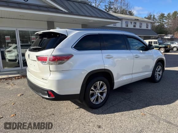 ✅ 2015 Toyota Highlander XLE • VIN: 5TDJKRFHXFS168878 • Лот: 43732761. Опубликован ранее на IAAI с пробегом 241 991 миль. Бесплатный доступ к архиву аукционных продаж из США и подробный отчёт об истории автомобиля на DreamBid. Изображение 4.