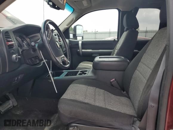 ✅ 2008 Chevrolet Silverado 2500HD 1LT • VIN: 1GCHK29K18E198812 • Lot: 64143655. Wystawiony na Copart z przebiegiem 161 969 mil. Bezpłatny archiwum sprzedaży aukcyjnych z USA i szczegółowy raport historii pojazdu na DreamBid. Zdjęcie 7.