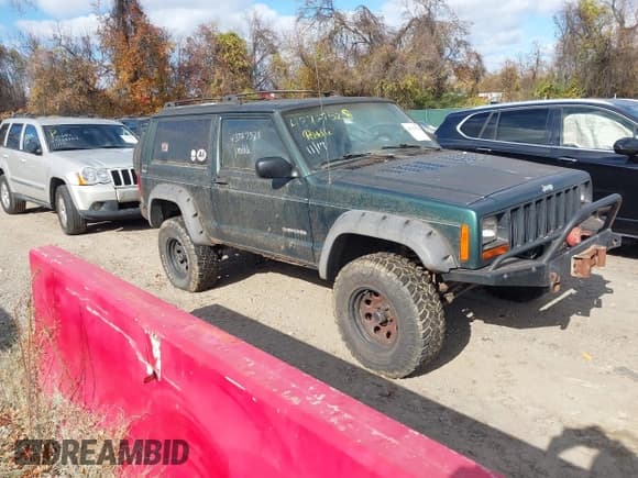 ✅ 2000 Jeep Cherokee SE • VIN: 1J4FF27S0YL192844 • Lot: 43727528. Wystawiony na IAAI z przebiegiem 255 170 mil. Bezpłatny archiwum sprzedaży aukcyjnych z USA i szczegółowy raport historii pojazdu na DreamBid. Zdjęcie 1.