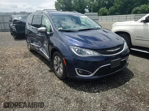 ✅ 2020 Chrysler Pacifica Hybrid Limited • VIN: 2C4RC1N71LR105540 • Lot: 62306315. Listed on Copart with 64,156 mi. Free auction sales archive from the USA and detailed vehicle history report at DreamBid. Image 14.