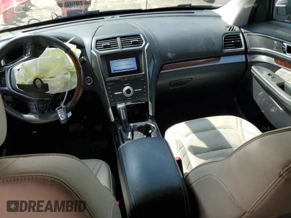 ✅ 2019 Ford Explorer Platinum • VIN: 1FM5K8HT1KGA40736 • Lot: 54357915. Wystawiony na Copart z przebiegiem 67 164 mil. Bezpłatny archiwum sprzedaży aukcyjnych z USA i szczegółowy raport historii pojazdu na DreamBid. Zdjęcie 8.