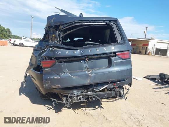 ✅ 2024 Jeep Wagoneer Series II • VIN: 1C4SJRBP9RS146130 • Lot: 43349875. Listed on IAAI with 30,607 mi. Free auction sales archive from the USA and detailed vehicle history report at DreamBid. Image 17.