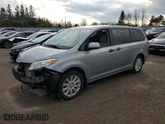 ✅ 2013 Toyota Sienna L • VIN: 5TDZK3DC4DS348524 • Lot: 80899465. Listed on Copart with 151,718 mi. Free auction sales archive from the USA and detailed vehicle history report at DreamBid. Image 1.