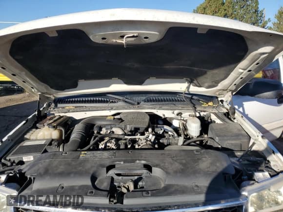 ✅ 2005 Chevrolet Silverado 2500HD LS • VIN: 1GCHK23285F953730 • Lot: 82726105. Wystawiony na Copart z przebiegiem 189 540 mil. Bezpłatny archiwum sprzedaży aukcyjnych z USA i szczegółowy raport historii pojazdu na DreamBid. Zdjęcie 11.