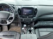 ✅ 2022 Chevrolet Traverse RS • VIN: 1GNERJKW4NJ182152 • Lot: 63506975. Wystawiony na Copart z przebiegiem 48 857 mil. Bezpłatny archiwum sprzedaży aukcyjnych z USA i szczegółowy raport historii pojazdu na DreamBid. Zdjęcie 8.